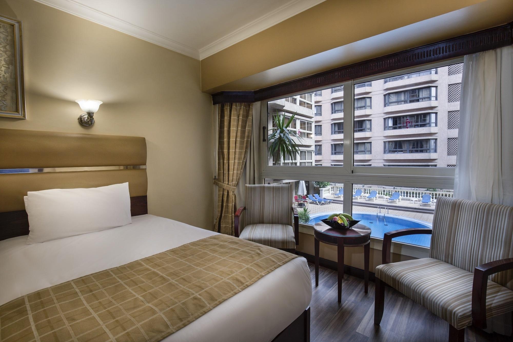 Pyramisa Suites Hotel Cairo Giza Екстериор снимка A room at the hotel
