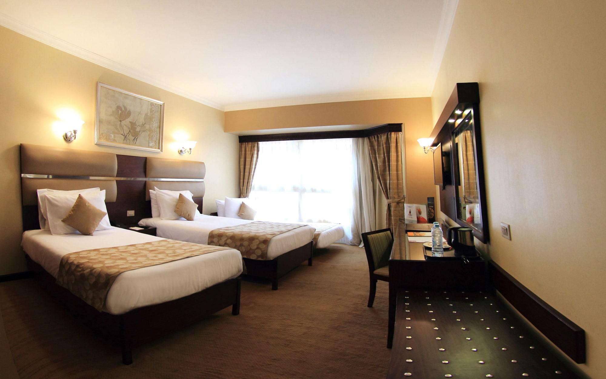 Pyramisa Suites Hotel Cairo Giza Екстериор снимка A room at the hotel