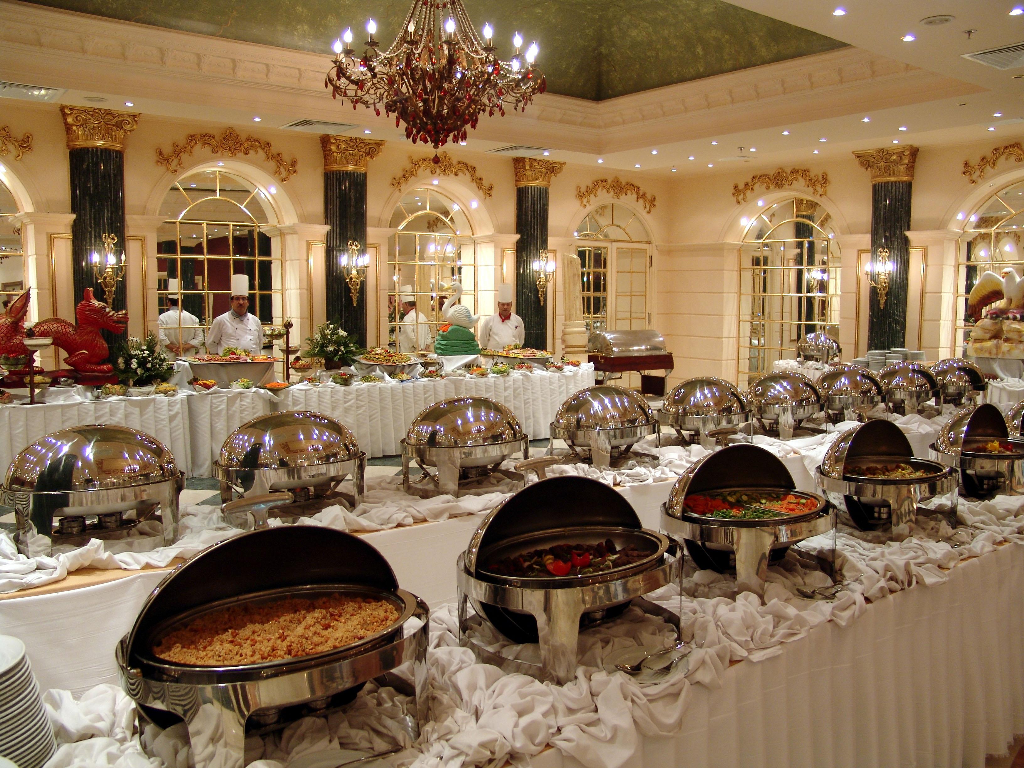 Pyramisa Suites Hotel Cairo Giza Екстериор снимка Buffet at a luxury hotel