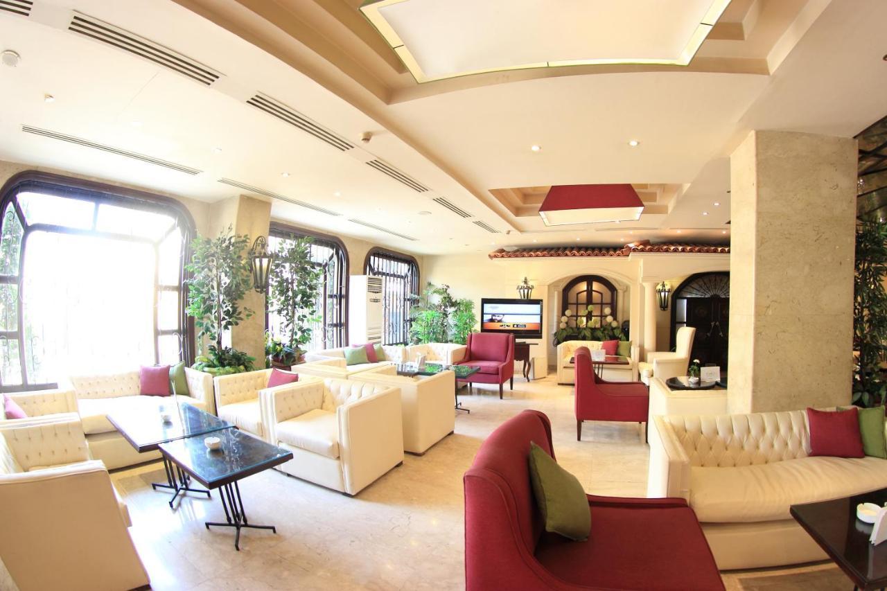 Pyramisa Suites Hotel Cairo Giza Екстериор снимка The lounge area