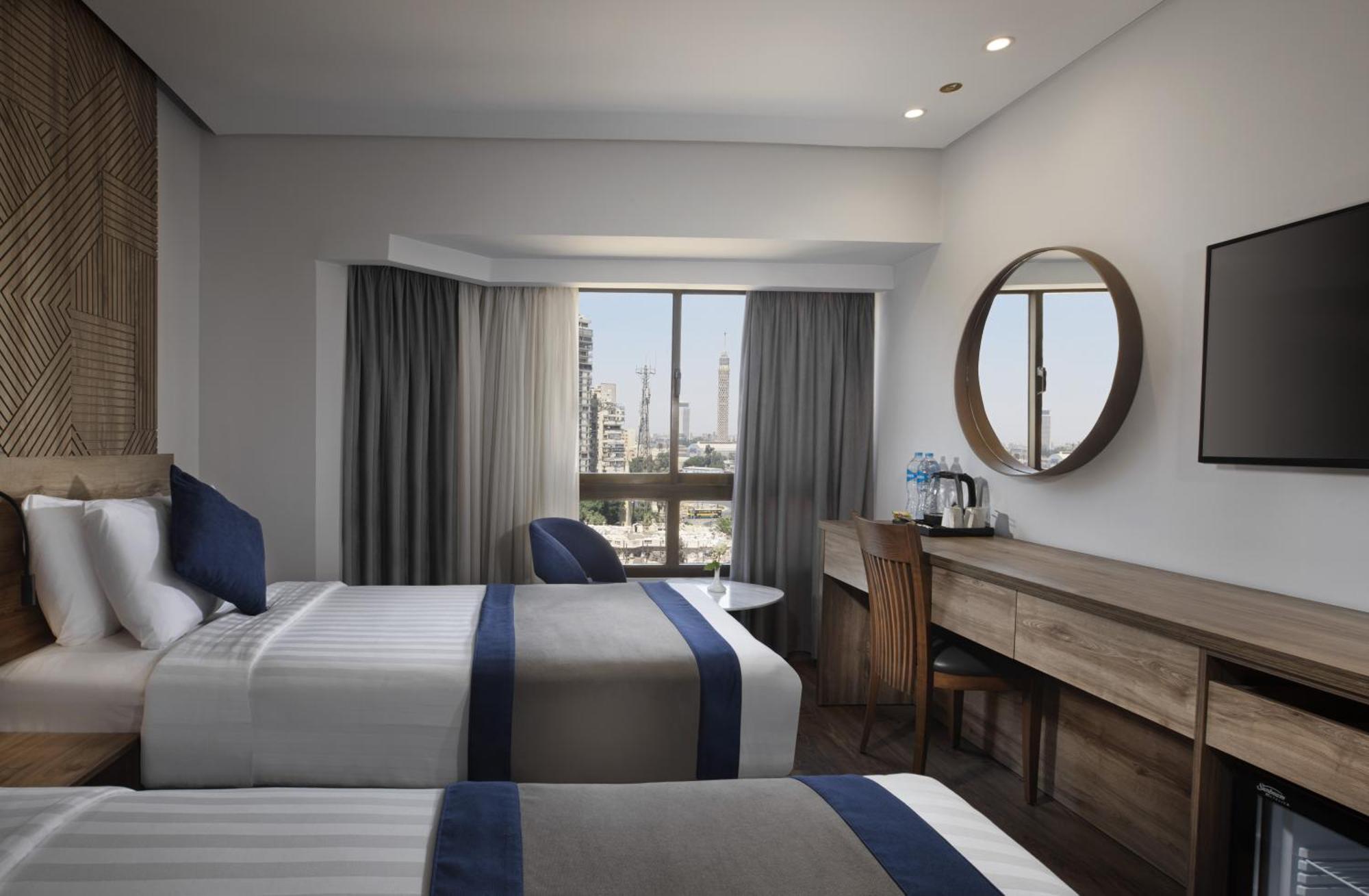 Pyramisa Suites Hotel Cairo Giza Екстериор снимка A room at the hotel